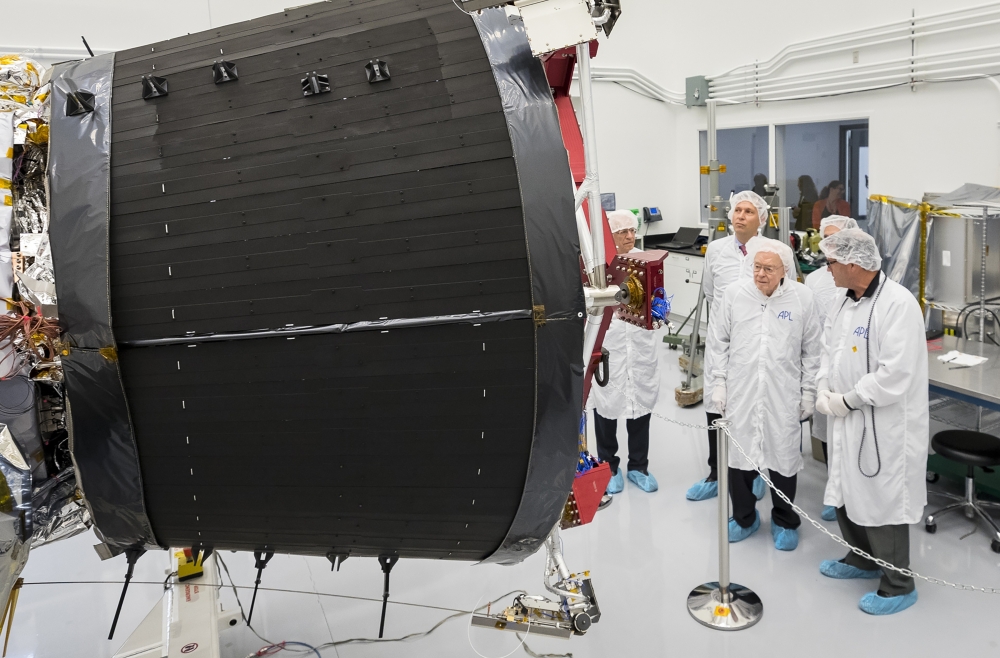 An image from NASA/Johns Hopkins APL/Ed Whitman shows Eugene Parker visiting the probe in a clean room of the Johns Hopkins Applied Physics Laboratory in Laurel, Md., in 2017. (NASA/Johns Hopkins APL/Ed Whitman via The New York Times)