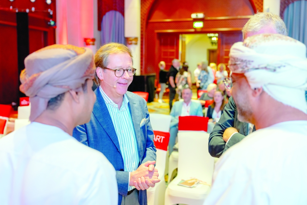 Azzan bin Qasim al Busaidy, Under-Secretary of the Ministry of Heritage and Tourism for Tourism, and Haitham bin Mohammed al Ghassani, Director-General of Tourism Promotion at the Ministry of Heritage and Tourism, being welcomed by Thomas Osswald, DERPART