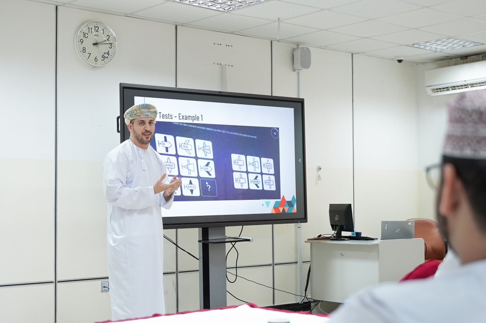 UTAS Mussanah holds series of training workshops focused on CV writing, personal interviews, and IQ test preparation.