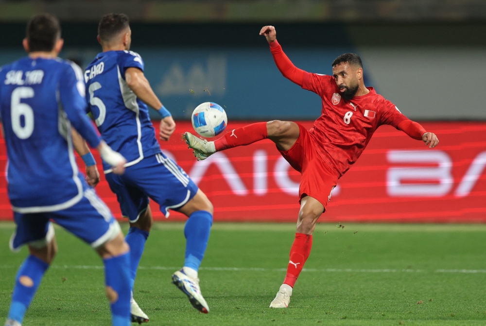 Soccer Football - Gulf Cup - Semi-Final - Kuwait v Bahrain - Jaber Al-Ahmad International Stadium, Kuwait City, Kuwait - December 31, 2024 Bahrain's Mohamed Marhoon in action REUTERS/Mohamed Abd El Ghany
