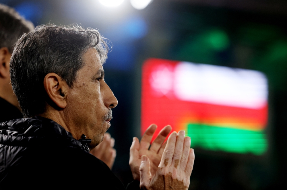 Soccer Football - Gulf Cup - Semi-Final - Saudi Arabia v Oman - Jaber Al-Mubarak Al-Hamad Stadium, Kuwait City, Kuwait - December 31, 2024 Oman coach Rashid Jaber before the match REUTERS/Mohamed Abd El Ghany
