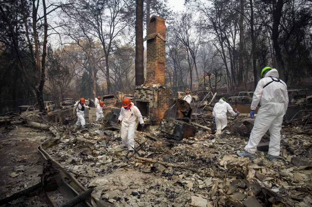 Workers search for the remains of victims after the Camp fire in Paradise, Calif., on Nov. 17, 2018. (Eric Thayer/The New York Times)