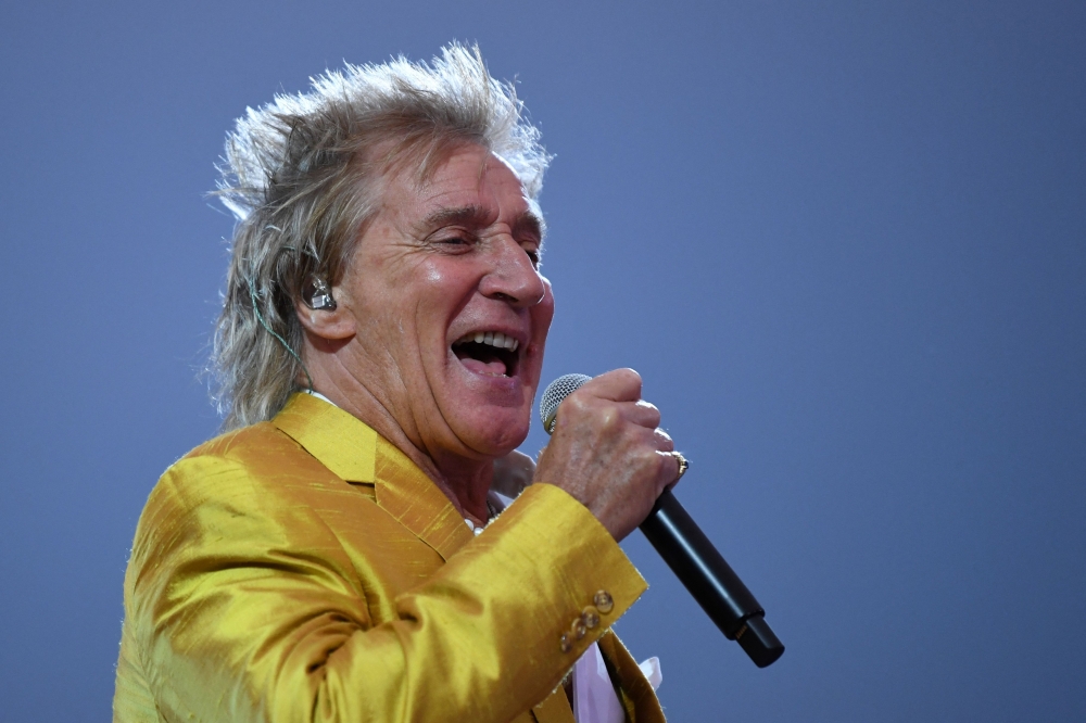 (FILES) British singer and songwriter Rod Stewart performs during the Platinum Party at Buckingham Palace on June 4, 2022 as part of Queen Elizabeth II's platinum jubilee celebrations. British rock singer Rod Stewart will celebrate his 80th birthday on January 10, 2025. (Photo by Daniel LEAL / POOL / AFP)

