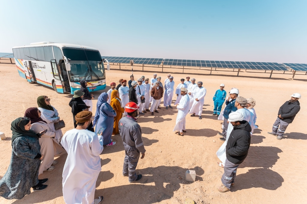 A group of visiting Omani journalists shown around the Amin Solar IPP of PDO.