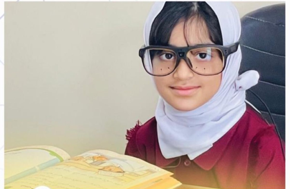 The research used advanced eye-tracking technology to explore how children’s eyes move while reading 