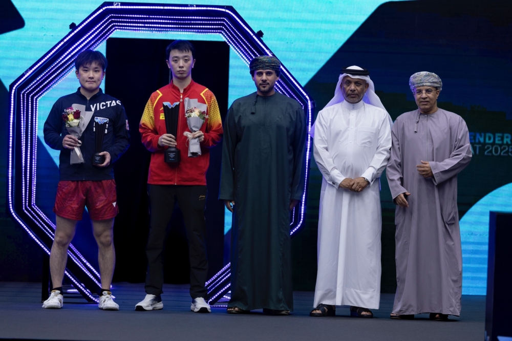 تتويج الفائزين لفئة فردي الرجال