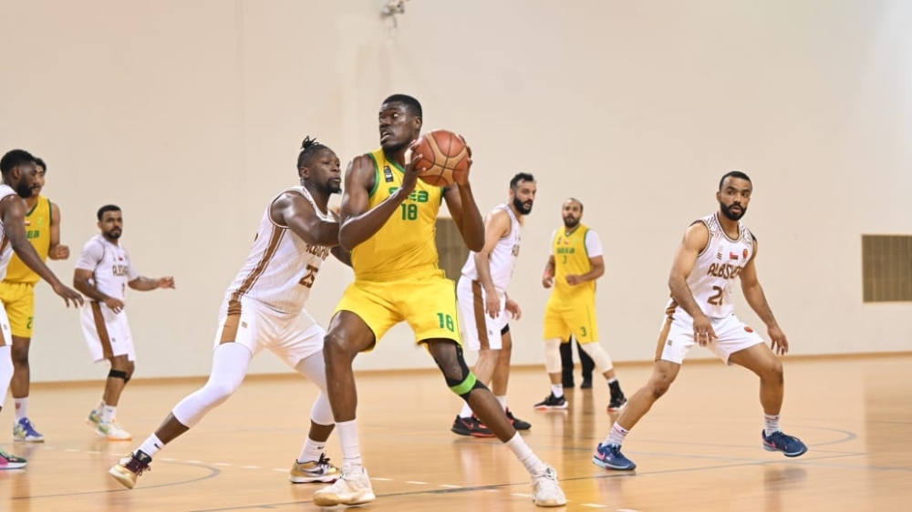 Seeb and Al Bashayer players fight for the ball. -- Ammar al Musafir