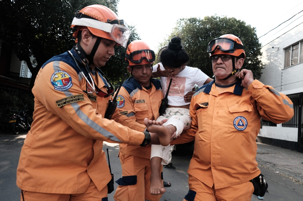 Civil defense members help 