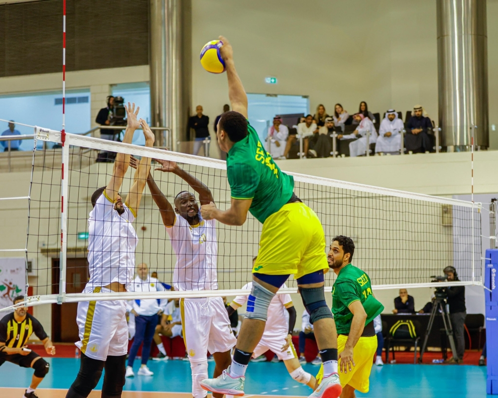 Seeb and Qatar Club players in action during the quarterfinal of the Arab Volleyball Championship.