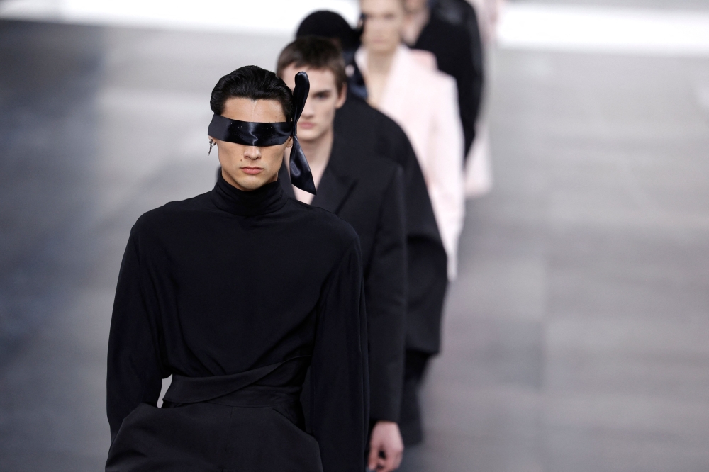 Models present creations for the Dior Menswear Ready-to-wear Fall-Winter 2025/2026 collection as part of the Paris Fashion Week, in Paris on January 24, 2025. (Photo by GEOFFROY VAN DER HASSELT / AFP)

