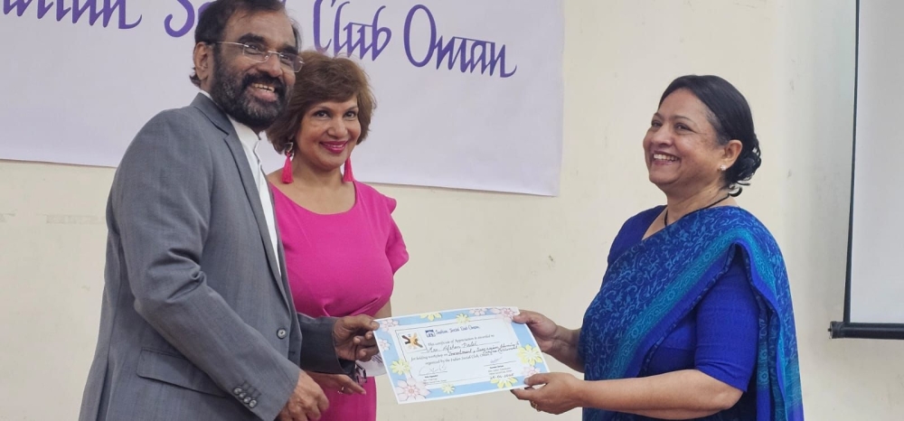 Afshan Patel feted by ISC Chairman Babu Rajendran and Mariam Cheriyan, Lady Coordinator