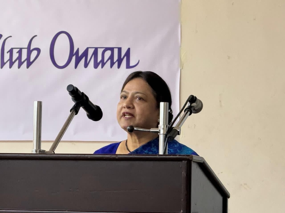 Afshan Patel addressing the Indian Social Club (ISC), Oman, workshop on Investment, Succession Planning, and Carefree Retirement