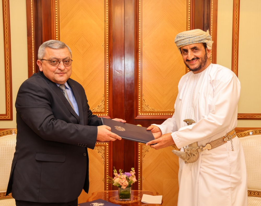 The message was handed over to Shaikh Khalifa al Harthy, Under-Secretary of the Foreign Ministry for Political Affairs.— ONA