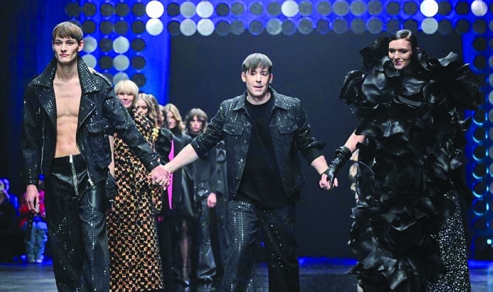 Glitter 'storm' among first shows of Berlin Fashion Week