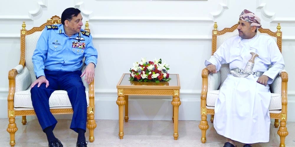 Dr Mohammed bin Nasser al Za'abi, Secretary-General of the Ministry of Defence, receives Air Chief Marshal Zaheer Ahmad Babar, Chief of Air Staff of Pakistan’s Air Force. – ONA