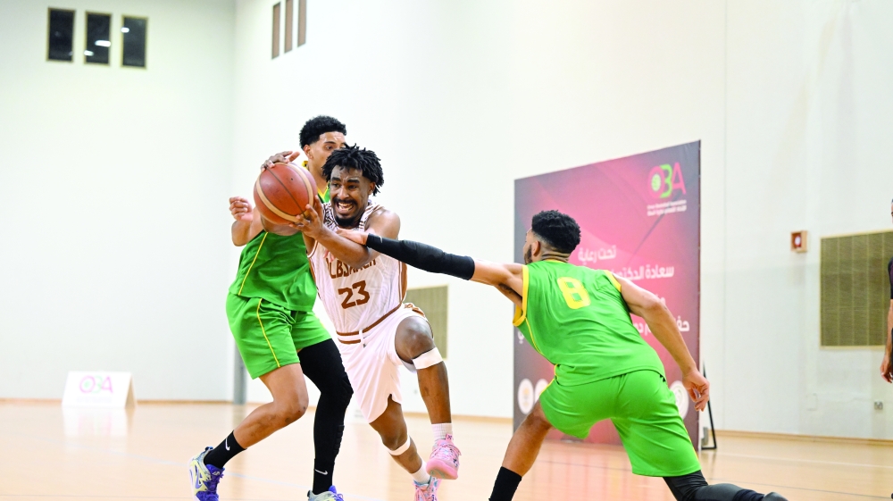 An Al Bashayer player tries to go past Seeb players.