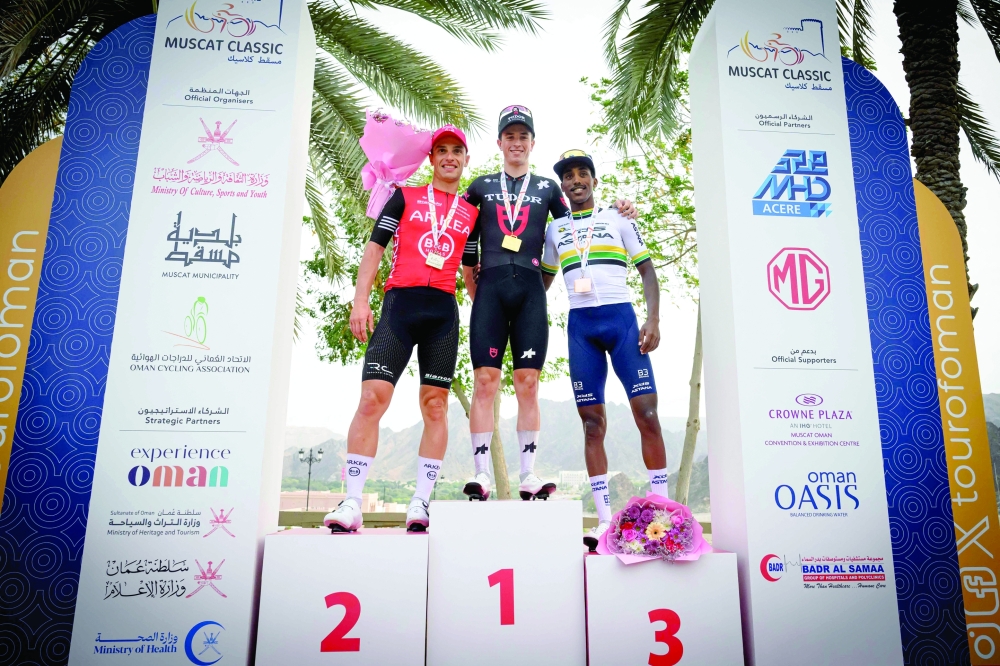 Tudor Pro Cycling Team's Netherland rider Rick Pluimers (C) poses on the podium after winning the Muscat Classic cycling race ahead of second place Arkea B&B Hotels Team's Belgian rider Jenthe Biermans (L), and third place XDS Astana team's Erythrean rider Henok Mulueberhan (R), in Muscat on February 7, 2025. (Photo by Loic VENANCE / AFP)

