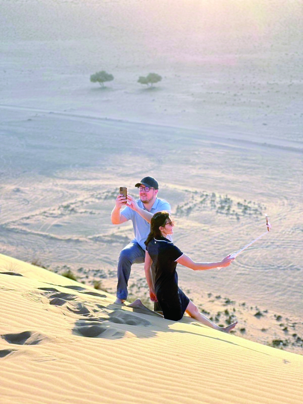 Michaê Kalarus and Anna ¥ukasik at the desert sands