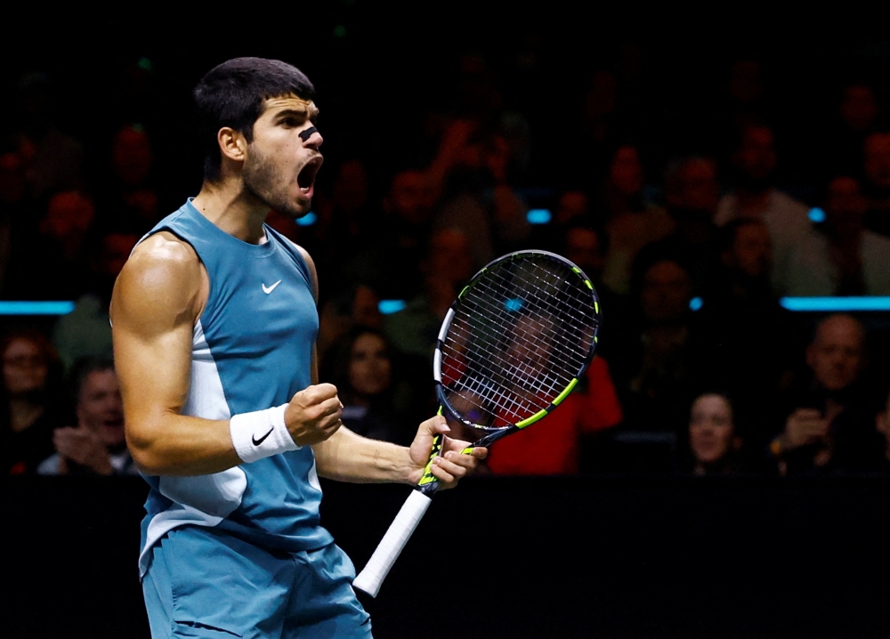 Tennis - ATP 500 - Rotterdam Open - Rotterdam Ahoy, Rotterdam, Netherlands - February 8, 2025 Spain's Carlos Alcaraz celebrates after winning his semi final match against Poland's Hubert Hurkacz REUTERS/Piroschka Van De Wouw     TPX IMAGES OF THE DAY
