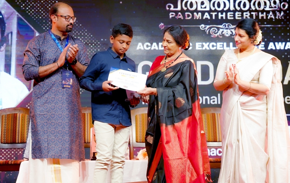 Yohann Chacko Peter being honoured with the ‘Excellence Award’ at Padmatheertham 2025 in Muscat recently.