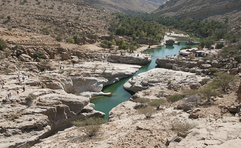 Tourists visit this exceptional site daily to witness the abundant water flowing through the winding mountain paths year-round. 