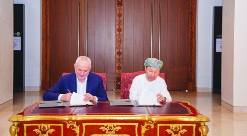 Jamal bin Hassan al Mousawi and Prof Dr Ismail Baudinovich Bekhanov signing the agreement