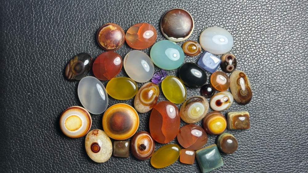 Buying gemstones? Local gemologist shares important things you should consider