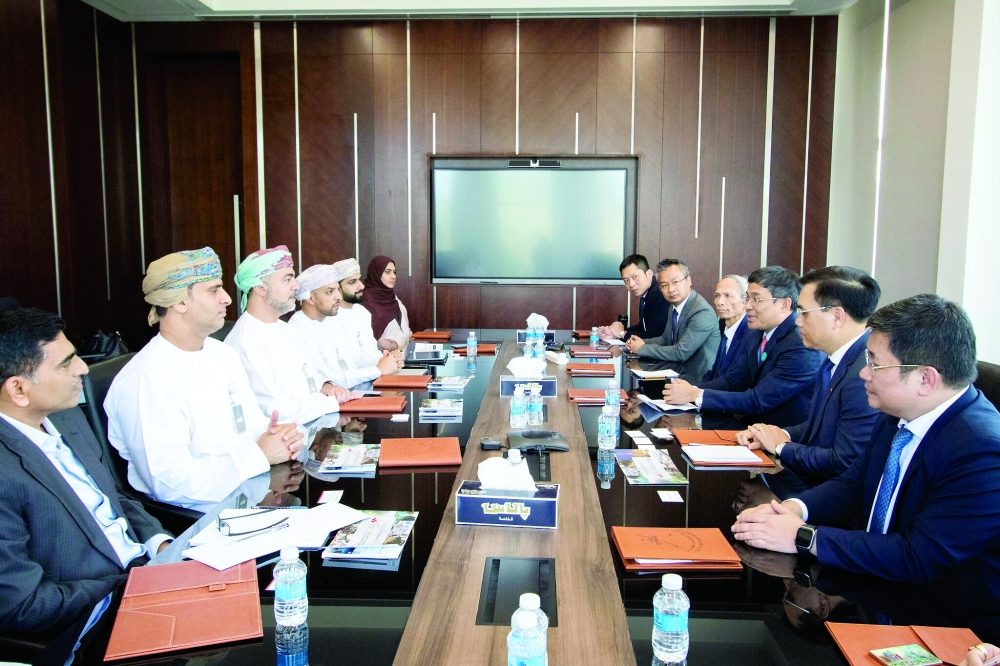Delegation featuring executives of Vietnam-Oman Investment (VOI) meeting with OIA officials in Muscat.