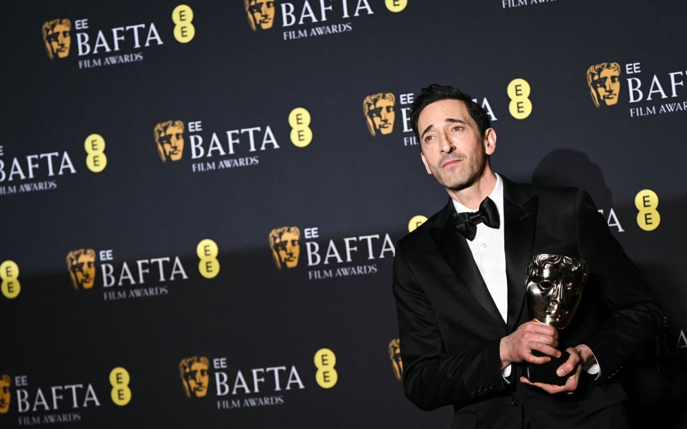 TOPSHOT - US actor Adrien Brody poses with the award for Best leading actor for "The Brutalist" during the BAFTA British Academy Film Awards ceremony at the Royal Festival Hall, Southbank Centre, in London, on February 16, 2025. (Photo by JUSTIN TALLIS / AFP)

