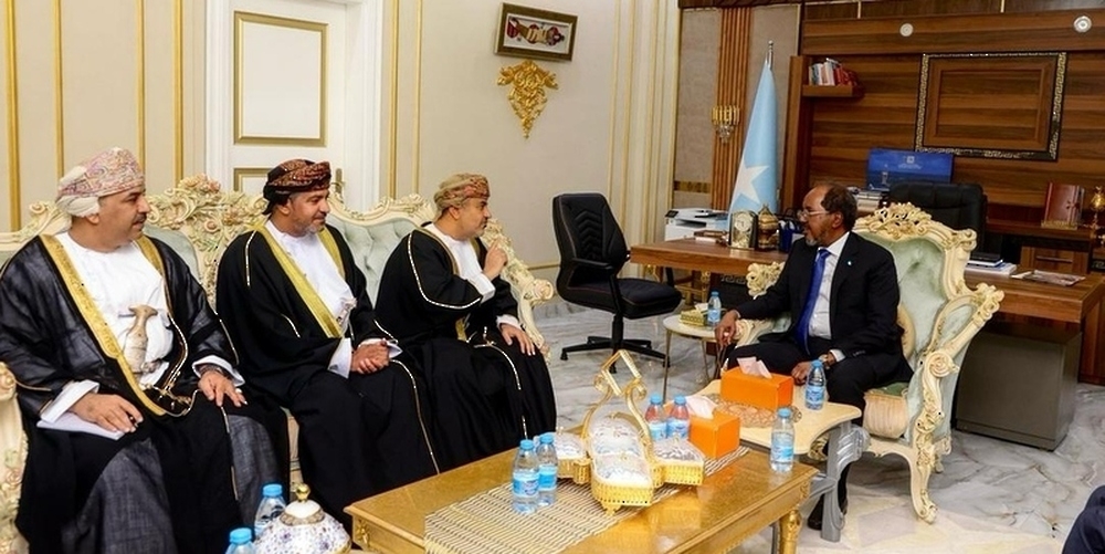 Dr Hassan Sheikh Mohamud, President of the Federal Republic of Somalia on Sunday received in Mogadishu Eng Said Hamoud al Maawali, Minister of Transport, Communications and Information Technology and his accompanying delegation. - ONA
