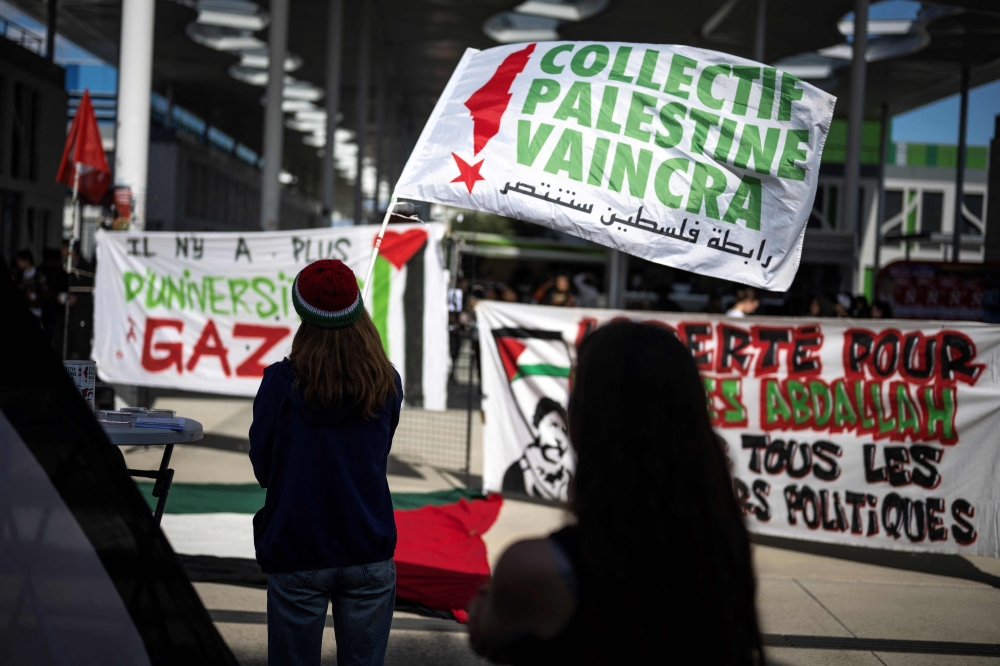 Students and activists take part in a rally in support of the Palestinian people