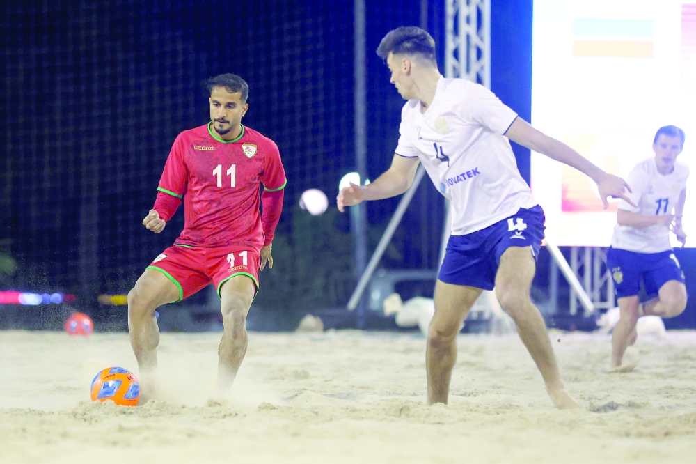 Oman and Russia players fight for the ball.