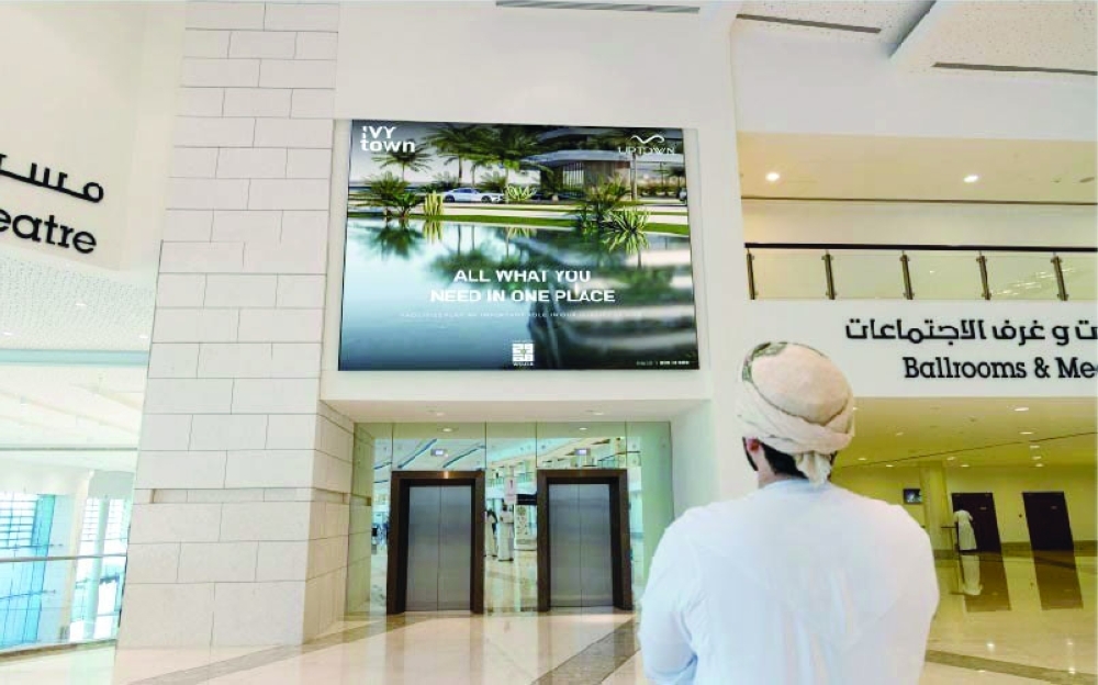 Enhancing presence of SMEs through electronic screens
