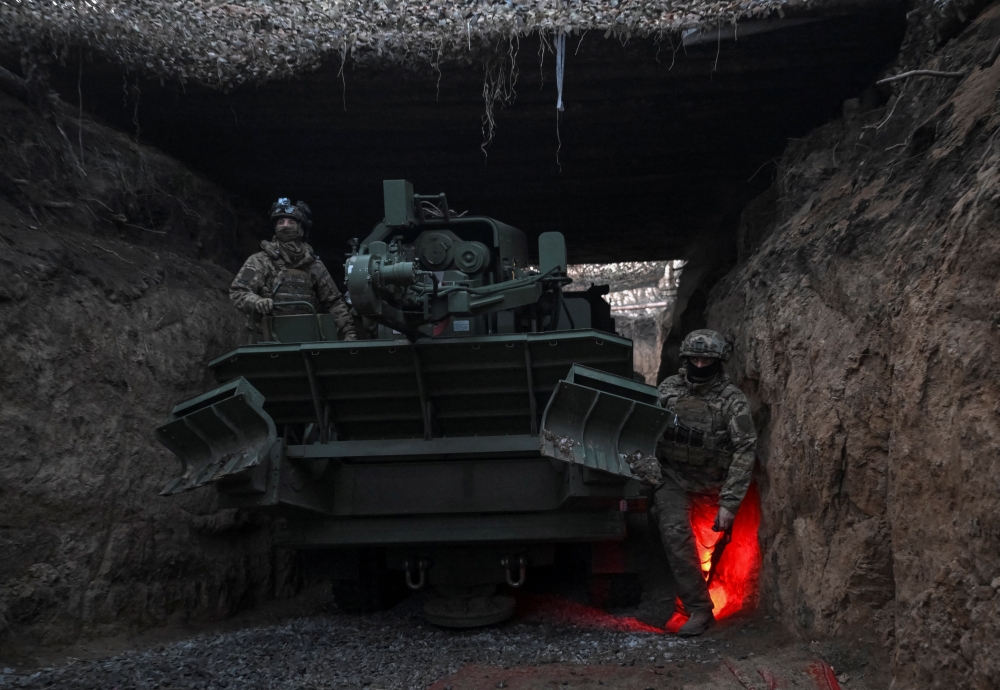 Servicemen from the artillery crew of the special forces police battalion of the 128th Separate Territorial Defence Brigade of the Armed Forces of Ukraine prepare to fire a 2S22 Bohdana self-propelled howitzer towards Russian troops at a frontline, amid Russia's attack on Ukraine, in Zaporizhzhia region, Ukraine March 5, 2025. REUTERS/Stringer
