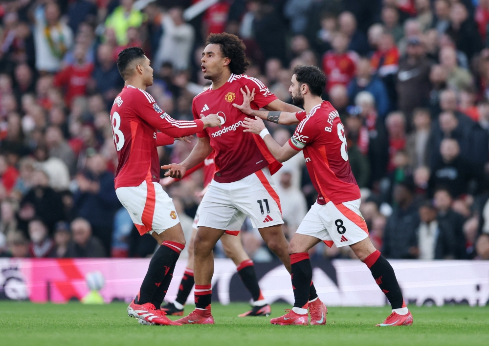 Manchester United's Bruno Fernandes celebrates scoring their first goal with Casemiro and Joshua Zirkzee. — Reuters