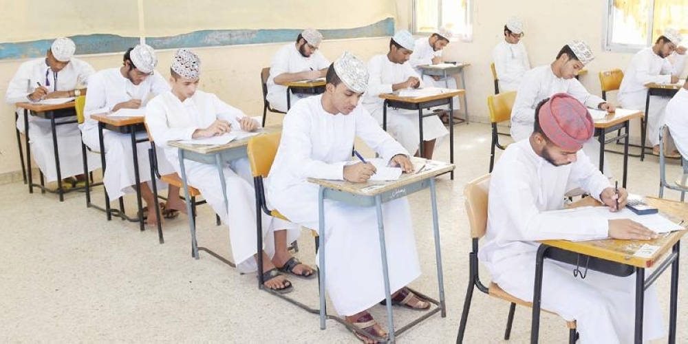 Education experts believe that the solution lies not only in modifying exams, but in setting clear criteria that ensure a balance between measuring students' knowledge level and preventing them from being overwhelmed by questions beyond their capabilities.