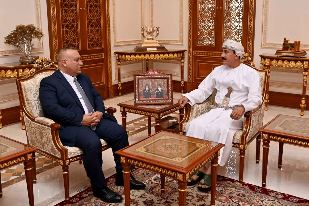 Gen Sultan bin Mohammed al Numani with Qais Saad al Amri