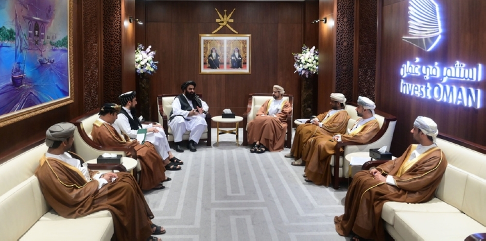 The Minister of Commerce, Industry and Investment Promotion, Qais bin Mohammed al Yousef, meets with the Acting Foreign Minister of Afghanistan Mawlawi Amir Khan Muttaqi and their respective delegations at the Invest in Oman hall