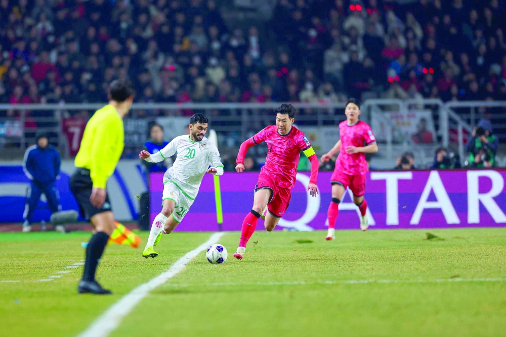 Oman and South Korea players fight for the ball.