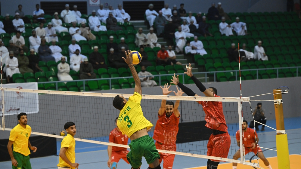 Seeb and Al Salam players in action. — Abdulwahid al Hamadani 