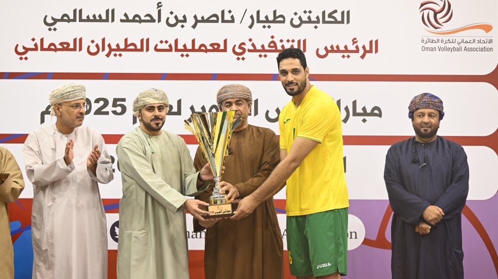 Seeb captain receives the trophy. — Abdulwahid al Hamadani 