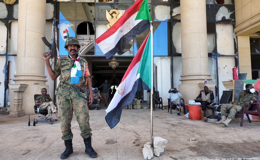Sudanese army members stand at the presidential palace, in the capital of Khartoum. — Reuters