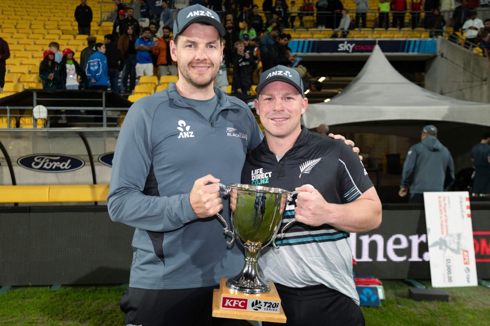 New Zealand's Tim Seifert (R) with Jacob Duffy pose with the series trophy after victory during the Twenty20 cricket match between New Zealand and Pakistan at Sky Stadium in Wellington on March 26, 2025. (Photo by Marty MELVILLE / AFP)