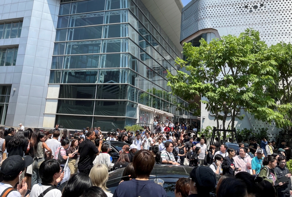 People gather on the street, after the tremors from a strong earthquake that struck central Myanmar on Friday hit Bangkok, in Bangkok, Thailand March 28, 2025. REUTERS/Cherng Kerk Chon
