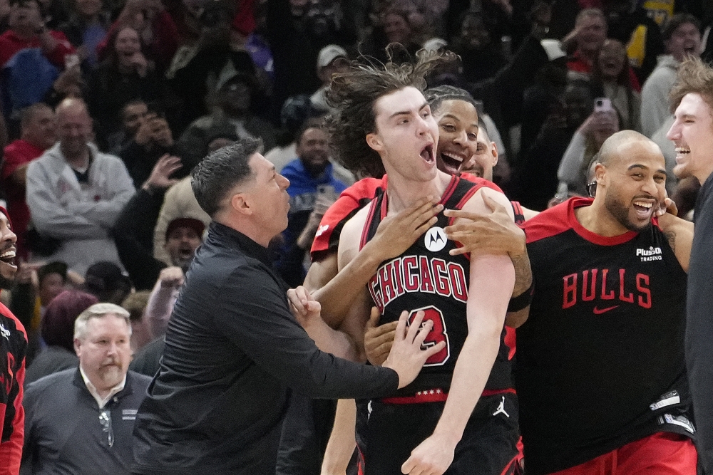 Chicago Bulls' Josh Giddey (3) celebrates with teammates after making the game-winning three point basket against the Los Angeles Lakers at United Center. — Imagn Images
