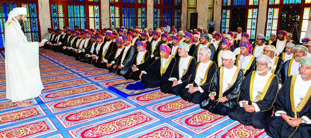 Sayyid Fahd offers Eid Al Fitr prayers at Al Khor Mosque