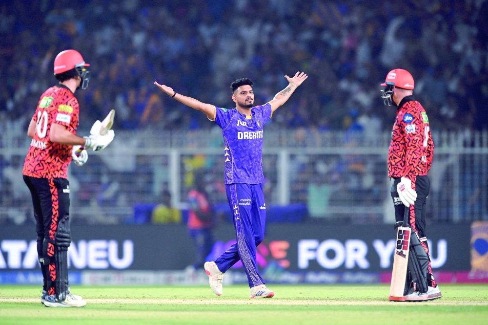 Cricket - Indian Premier League - IPL - Kolkata Knight Riders v Sunrisers Hyderabad - Eden Gardens, Kolkata, India - April 3, 2025 Kolkata Knight Riders' Vaibhav Arora celebrates taking the wicket of Sunrisers Hyderabad's Heinrich Klaasen, caught by Moeen Ali REUTERS/Abhijit Addya
