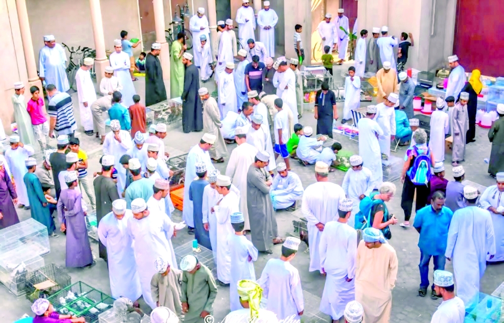 Friday market scene at Nizwa souq