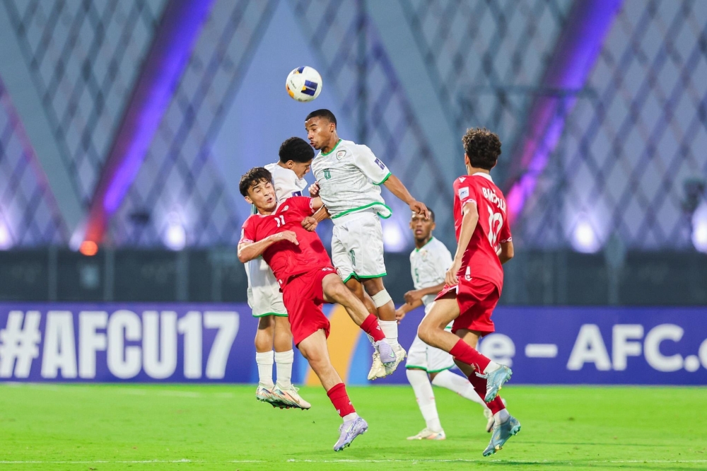 Oman U-17 player heads the ball
