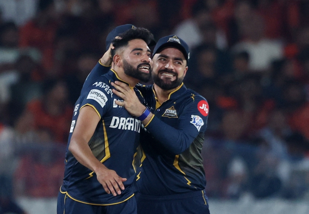 Cricket - Indian Premier League - IPL - Sunrisers Hyderabad v Gujarat Titans - Rajiv Gandhi International Cricket Stadium, Hyderabad, India - April 6, 2025 Gujarat Titans' Mohammed Siraj celebrates with Rashid Khan after taking the wicket of Sunrisers Hyderabad's Simarjeet Singh REUTERS/Stringer
